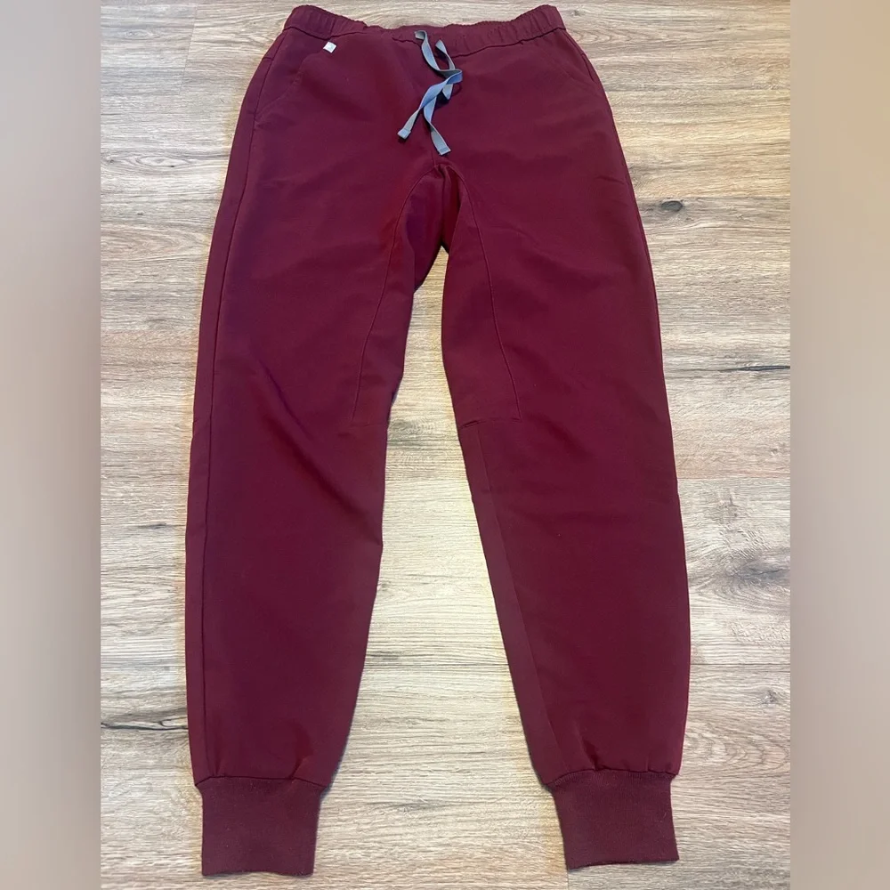 FIGS Tansen Jogger Scrub Pants Burgundy Men’s Size Small